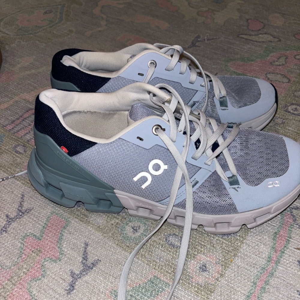 Women’s on cloud tennis shoes